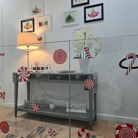 Lhome Seville Luaran gambar