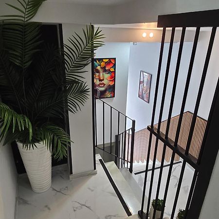 Lhome Seville Luaran gambar