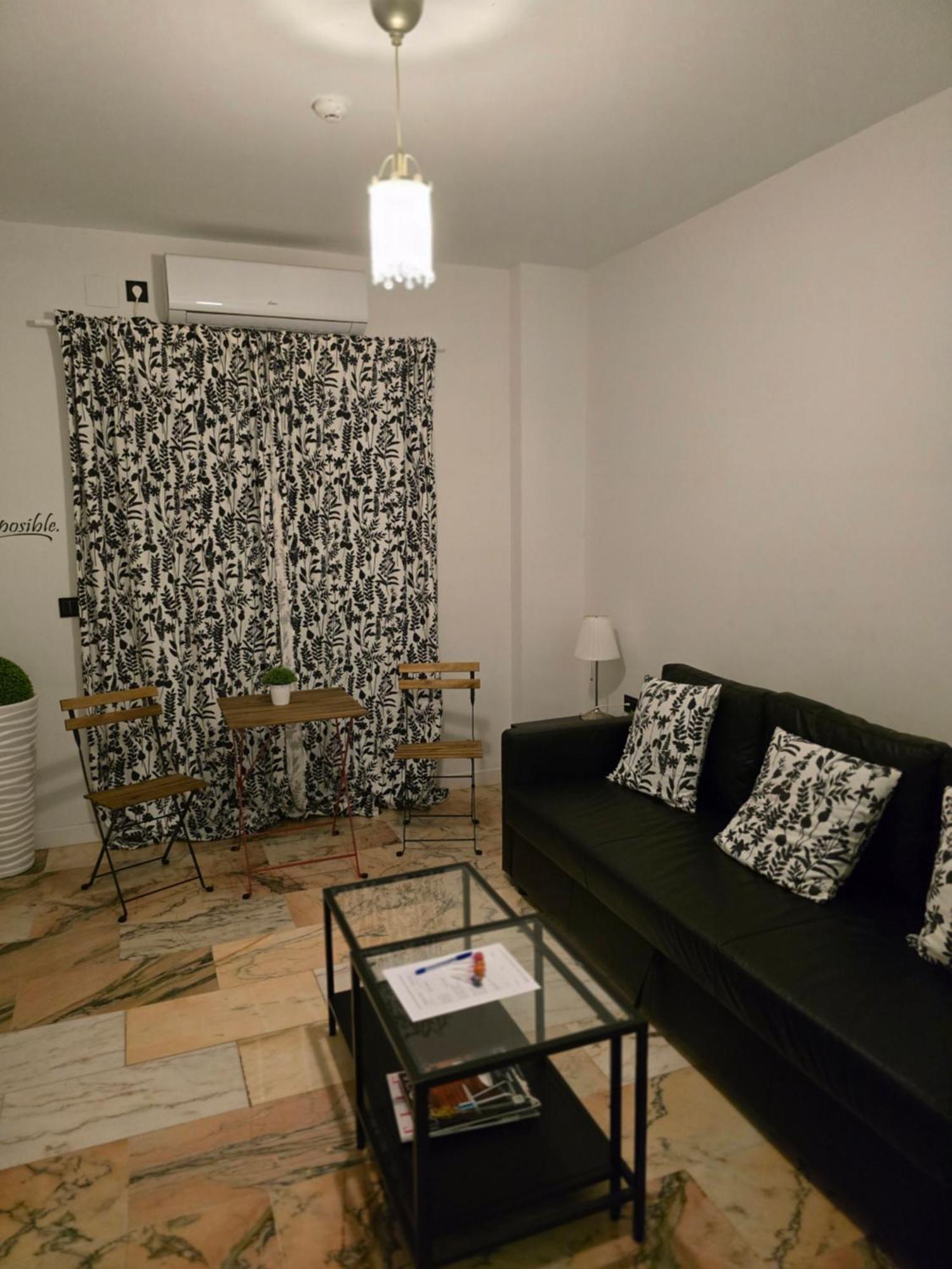 Lhome Seville Luaran gambar