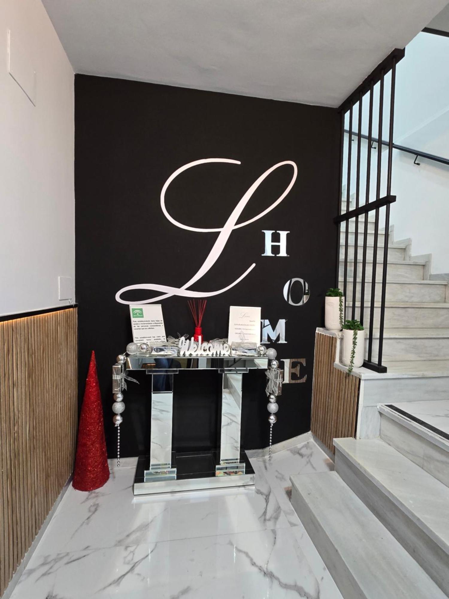Lhome Seville Luaran gambar