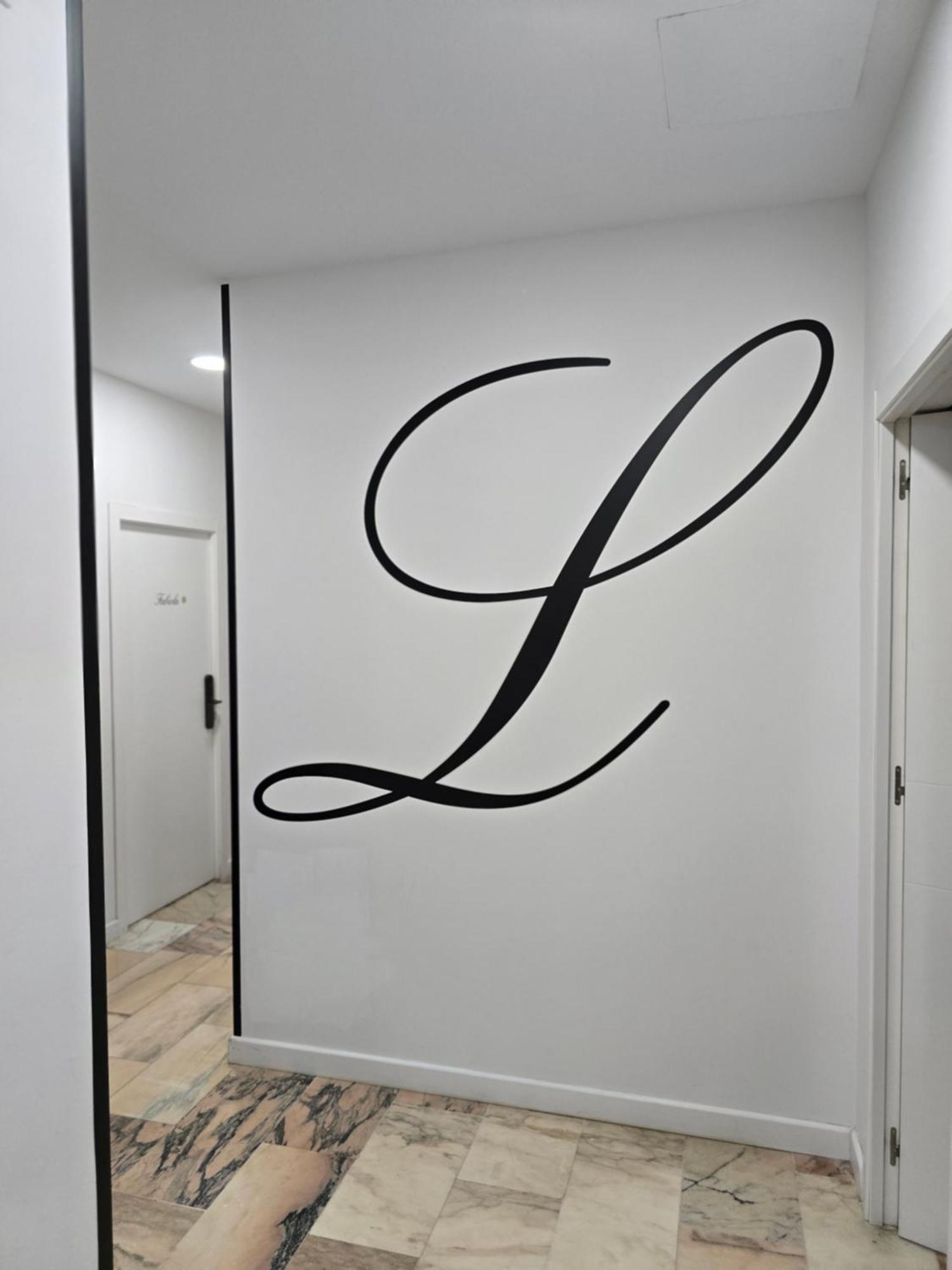 Lhome Seville Luaran gambar