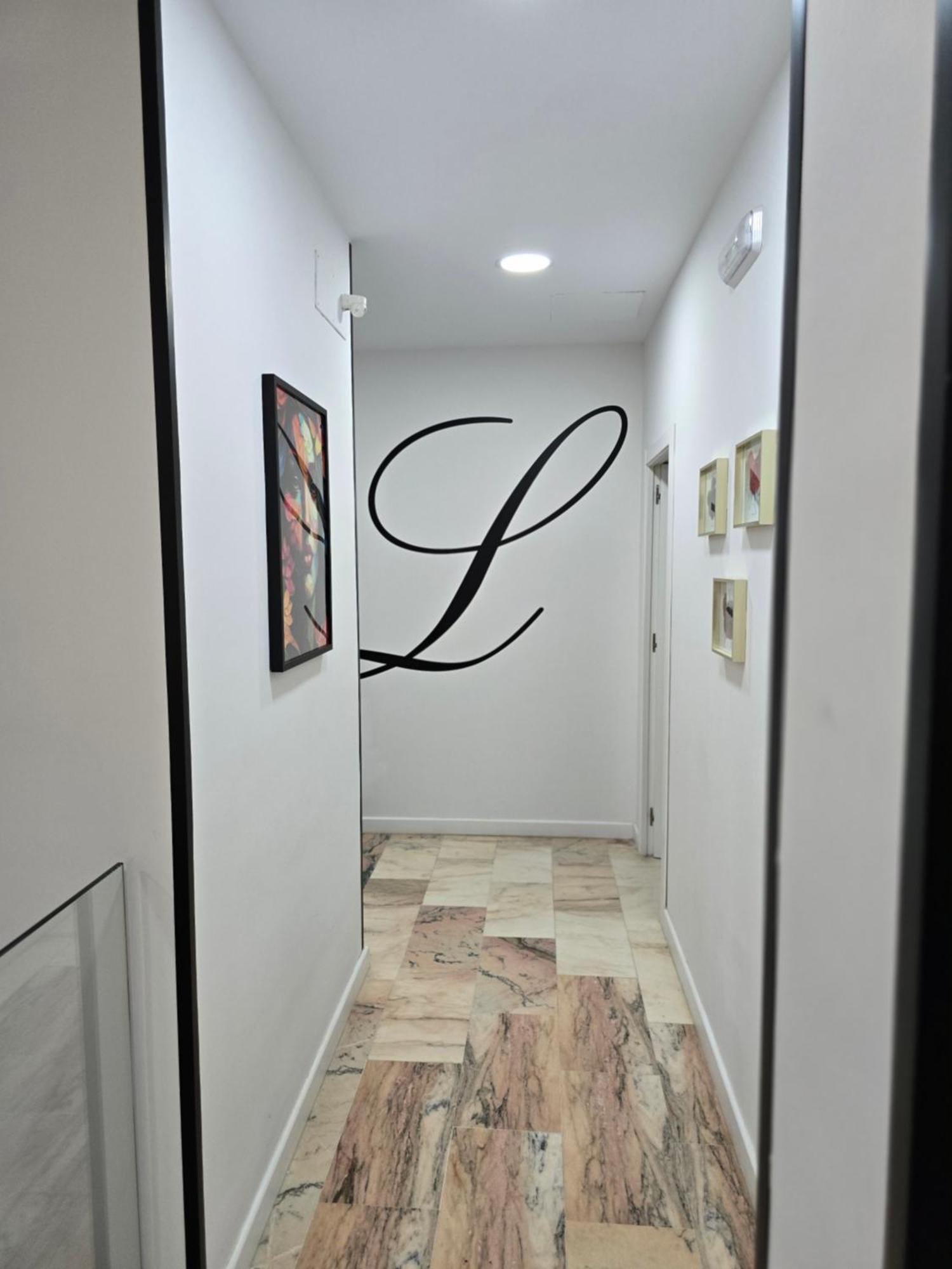 Lhome Seville Luaran gambar