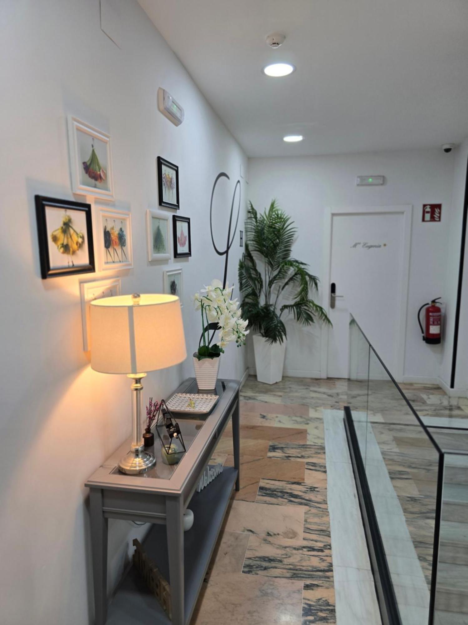 Lhome Seville Luaran gambar