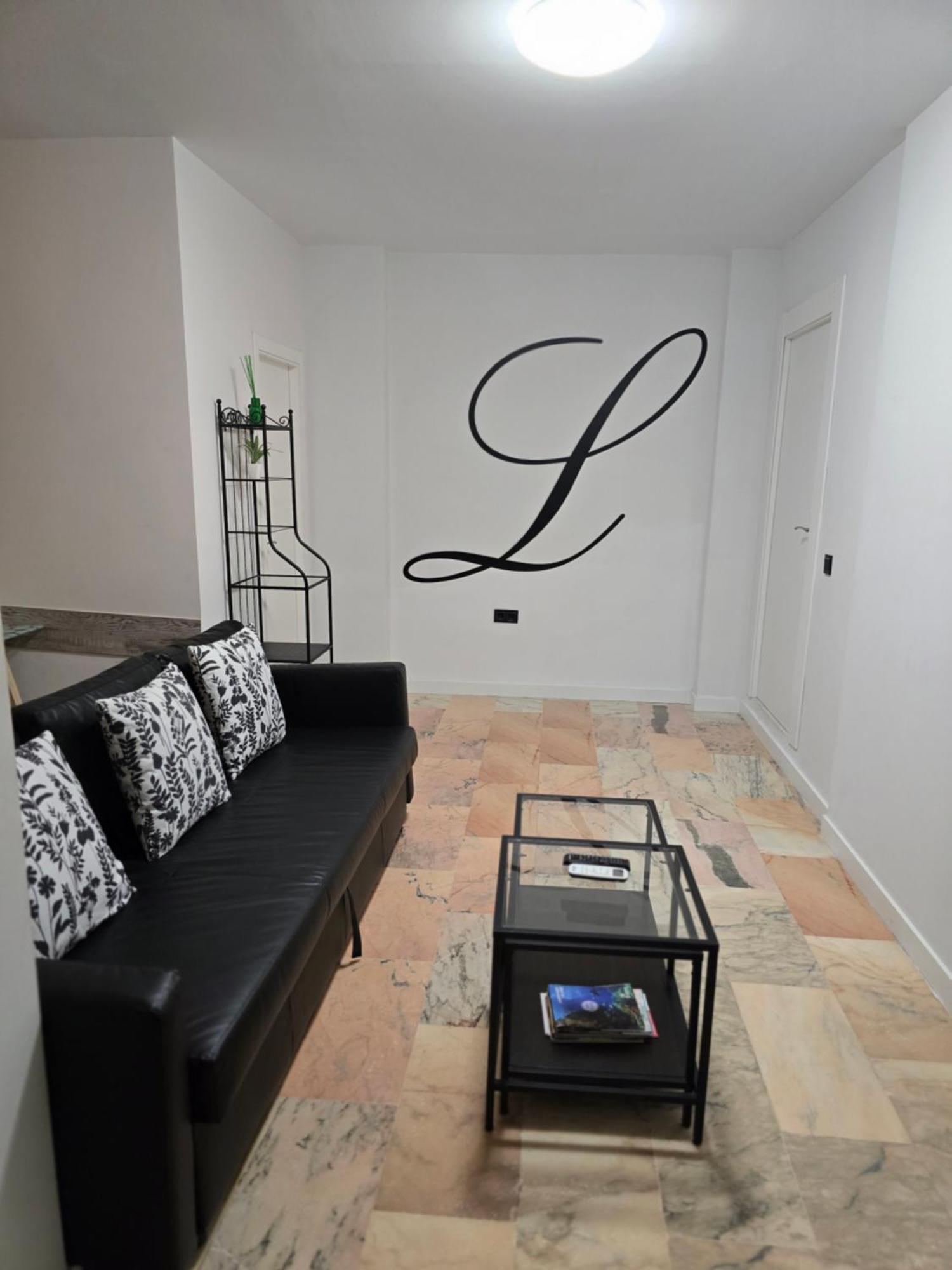 Lhome Seville Luaran gambar
