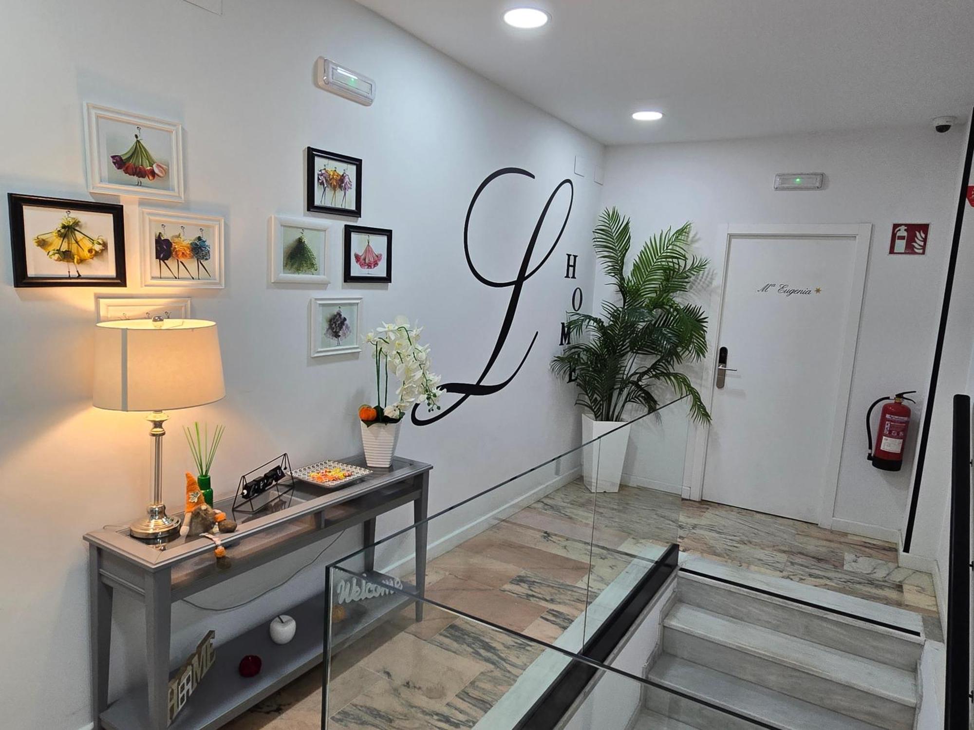Lhome Seville Luaran gambar